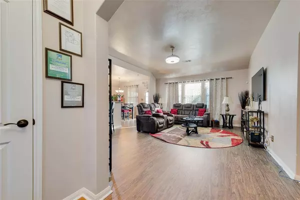 501 Ivy Court, Red Oak, TX 75154