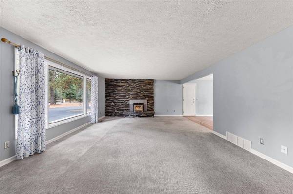 27320 N Regal Rd, Chattaroy, WA 99003