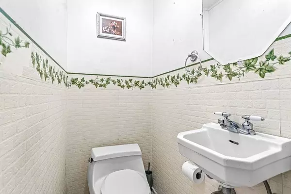 2 Mulberry St, Haverhill, MA 01830