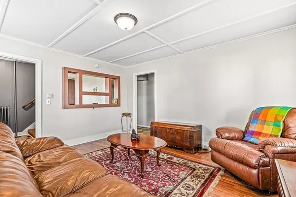 2 Mulberry St, Haverhill, MA 01830