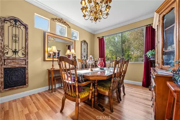 28531 Shana PL, Saugus, CA 91350