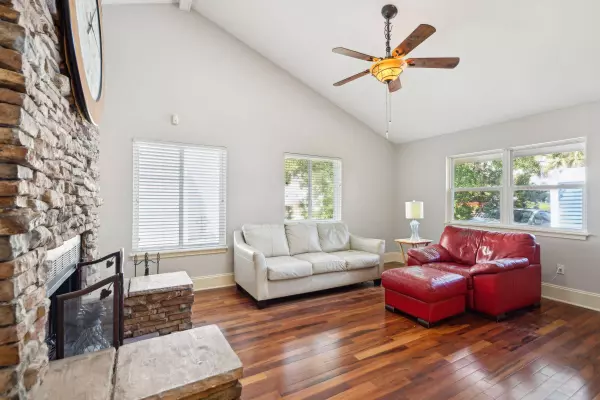 1139 Daffodil Ln, Mount Pleasant, SC 29464