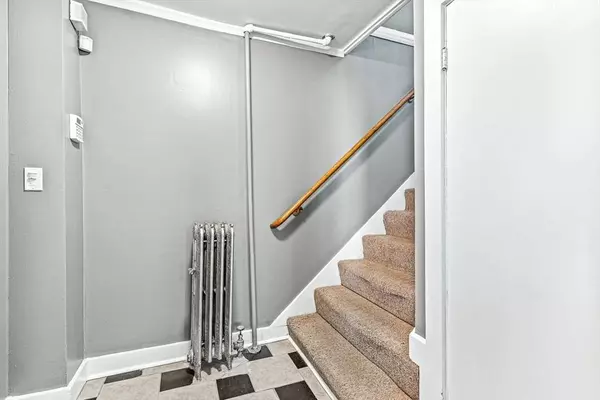 2 Mulberry St, Haverhill, MA 01830