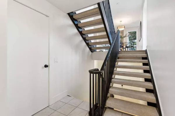 1220 Prominence WAY SW #16, Calgary, AB T3H 2B4