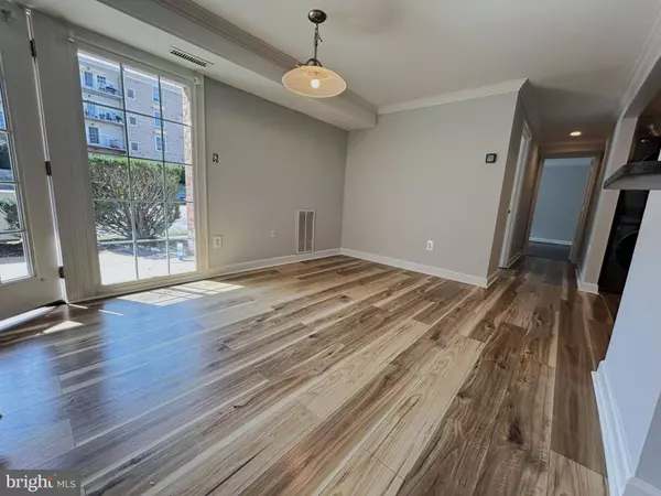 12717 GORDON BLVD #116, Woodbridge, VA 22192