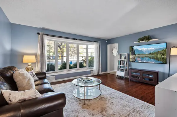 10125 Goodrich CIR, Bloomington, MN 55437