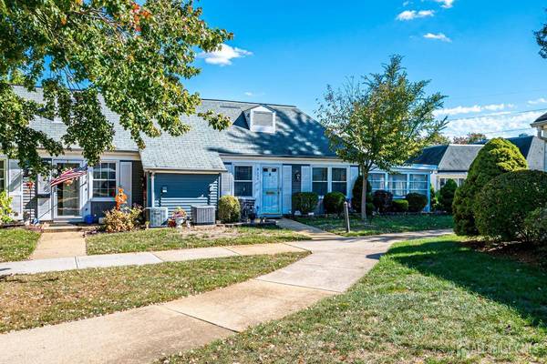 155 Pelham LN #B, Monroe, NJ 08831