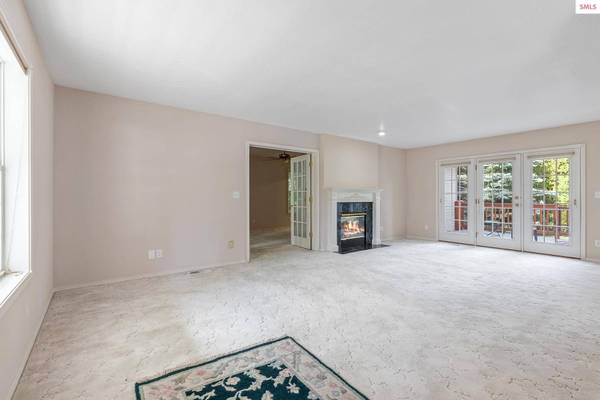 503 S Shorline Ct, Post Falls, ID 83854