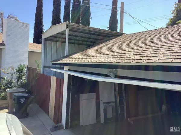 1305 Vanderbilt Drive, Bakersfield, CA 93305