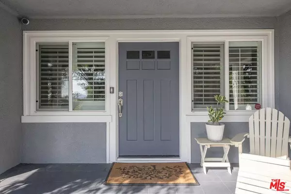 55 W Altadena Dr, Altadena, CA 91001