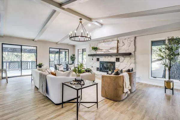 1301 W Sullivan Cir, Wichita, KS 67204-2645