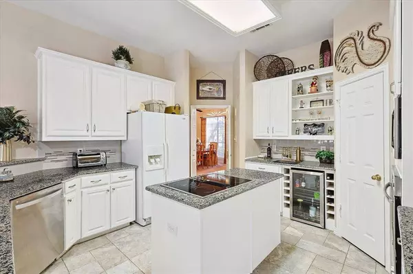 905 Granview Drive, Lewisville, TX 75067