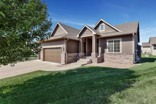 933 W Threewood Ct, Andover, KS 67002