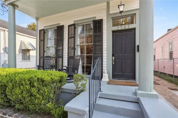 7707 OAK ST, New Orleans, LA 70118