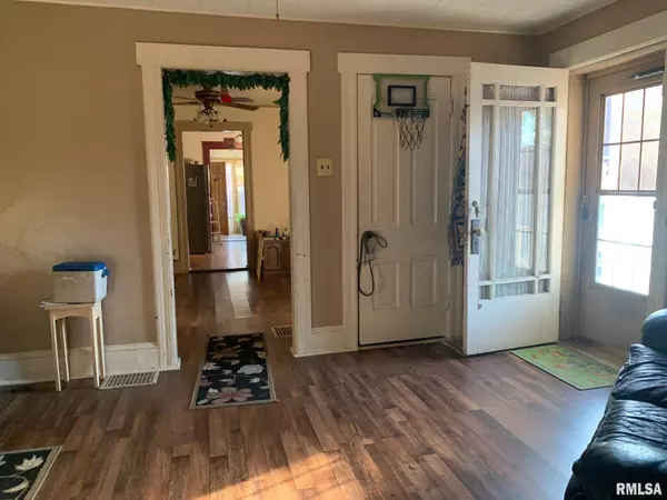 303 S 10TH ST, Quincy, IL 62301