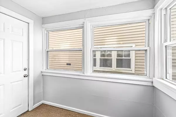 2 Mulberry St, Haverhill, MA 01830