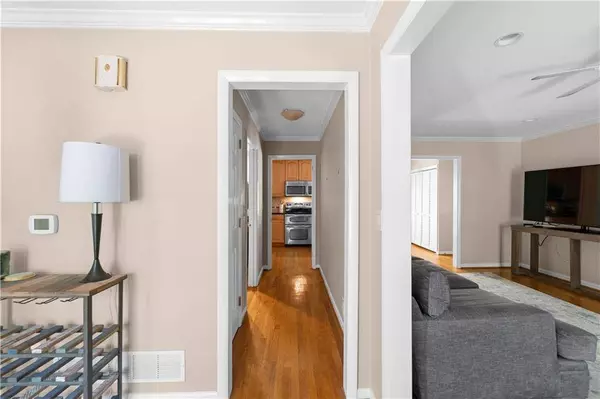 380 Castleridge DR, Atlanta, GA 30342