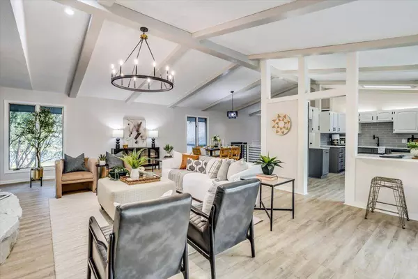 1301 W Sullivan Cir, Wichita, KS 67204-2645