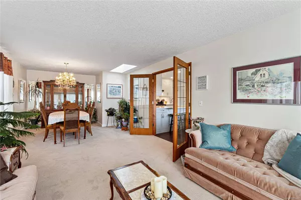 698 Wedgewood Cres, Parksville, BC V9P 1B6