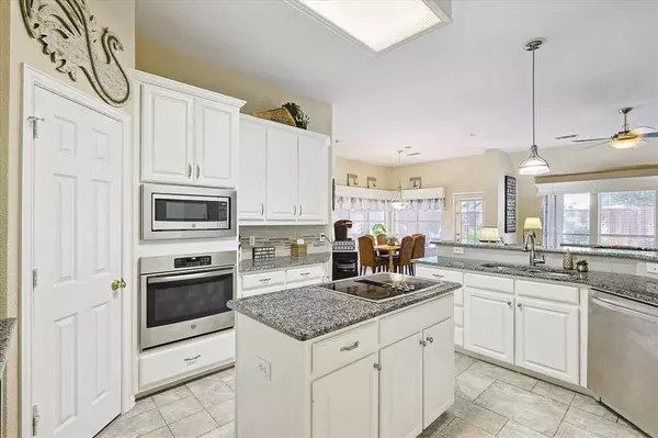 905 Granview Drive, Lewisville, TX 75067