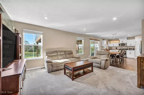 9248 Nash LN, North Ridgeville, OH 44039