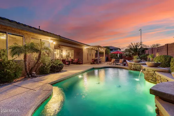 2438 W CAVEDALE Drive, Phoenix, AZ 85085