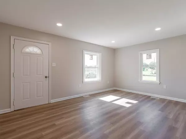 212 E LEE HWY, New Market, VA 22844