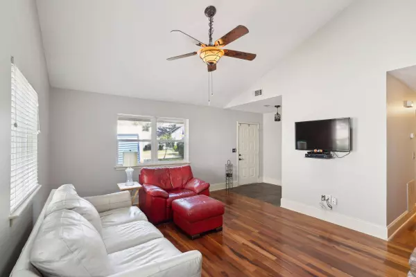 1139 Daffodil Ln, Mount Pleasant, SC 29464