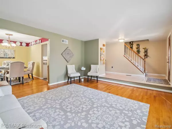 22081 SHADYBROOK Drive, Novi, MI 48375