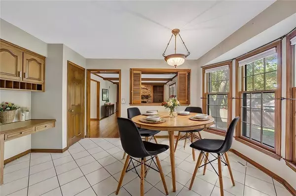 9114 W 113th ST, Overland Park, KS 66210