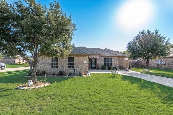 501 Ivy Court, Red Oak, TX 75154