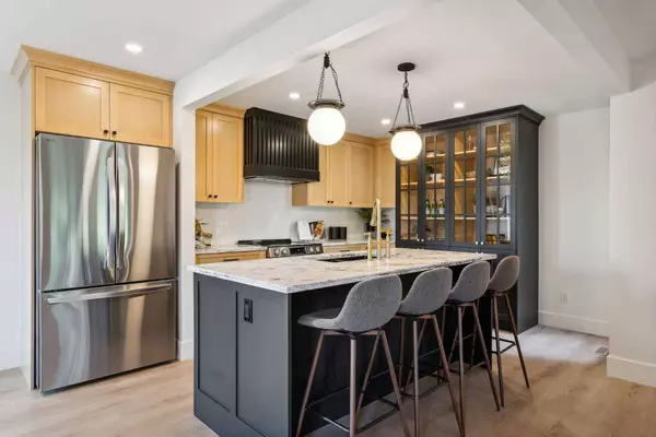 1220 Prominence WAY SW #16, Calgary, AB T3H 2B4