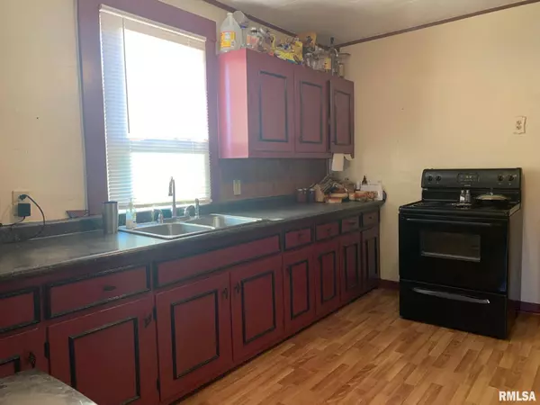 303 S 10TH ST, Quincy, IL 62301