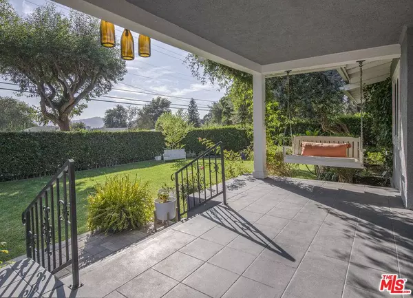 55 W Altadena Dr, Altadena, CA 91001