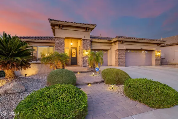 2438 W CAVEDALE Drive, Phoenix, AZ 85085