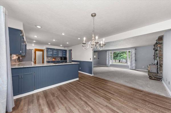 27320 N Regal Rd, Chattaroy, WA 99003