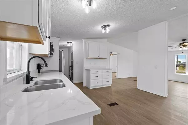 4105 Adriels Lane, Venus, TX 76084