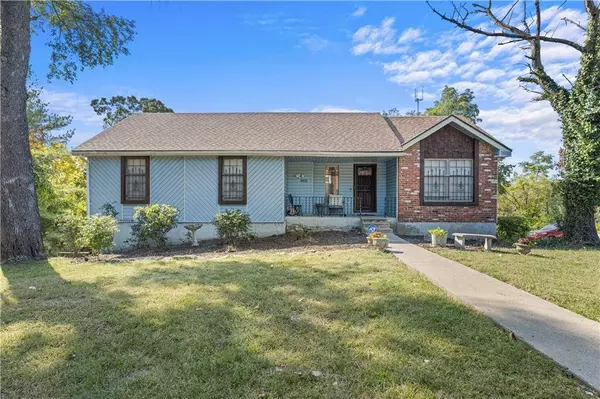 6615 E 51st TER, Kansas City, MO 64129