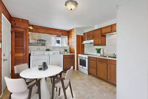 1533 Oakwood AVE, Dekalb, IL 60115