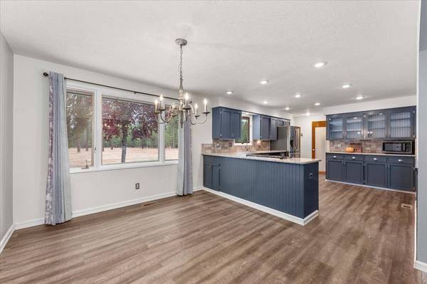 27320 N Regal Rd, Chattaroy, WA 99003