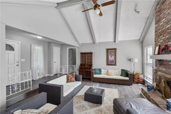 6615 E 51st TER, Kansas City, MO 64129