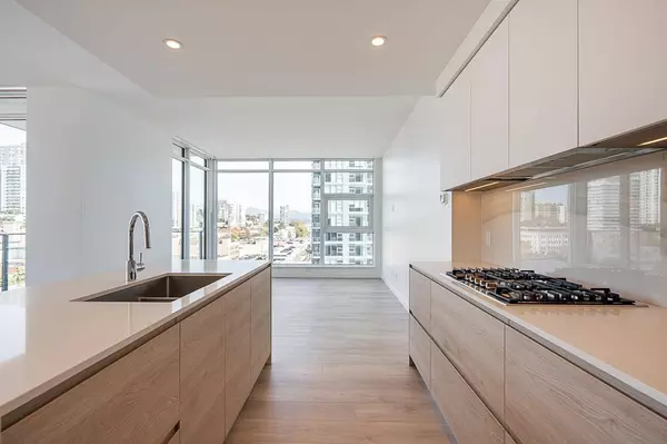 680 QUAYSIDE DR #904, New Westminster, BC V3M 0P2