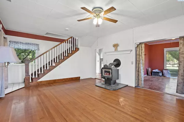 203 N 3rd, Farmington, WA 99128