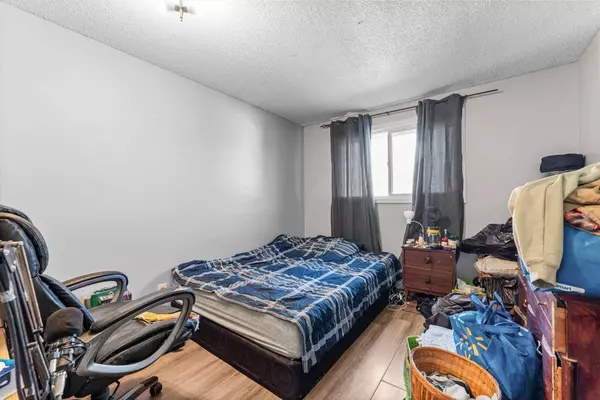 174 Pinemeadow RD NE, Calgary, AB T1Y 4N9