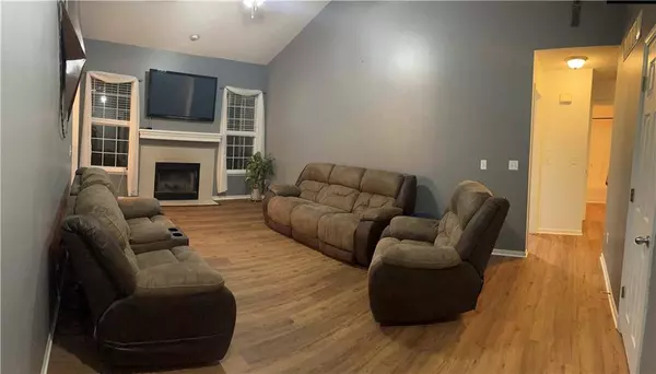 1420 S 6th ST #E, Louisburg, KS 66053