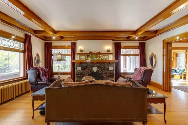 1933 5 ST SW, Calgary, AB T2S2B2