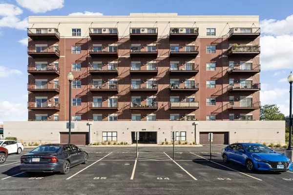 1650 Riverwoods Drive #707, Melrose Park, IL 60160