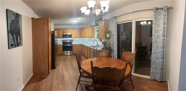 1420 S 6th ST #E, Louisburg, KS 66053