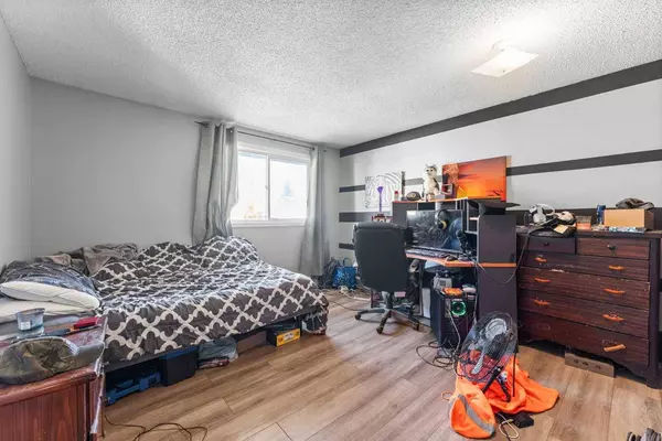 174 Pinemeadow RD NE, Calgary, AB T1Y 4N9