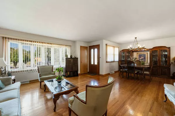 4919 N Canfield Avenue, Norridge, IL 60706